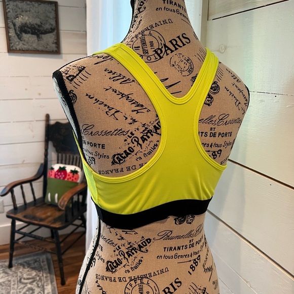 Nike Dri-Fit Women's Neon Yellow and Black Sports Bra, size large, EUC, running - Picture 2 of 5